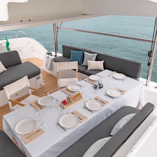 Lagoon 46 Deck