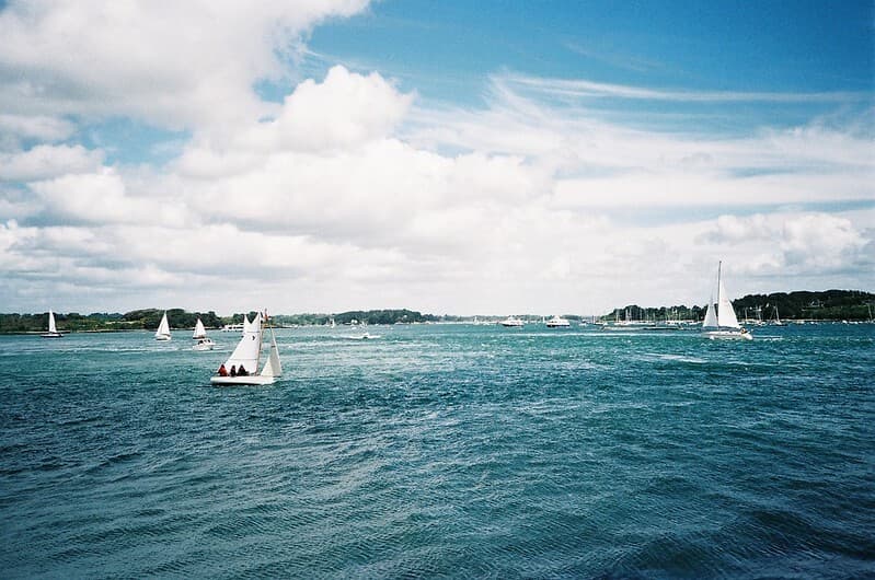 Spinnaker 101: Hoisting, Trimming & Dousing Your Downwind Sail
