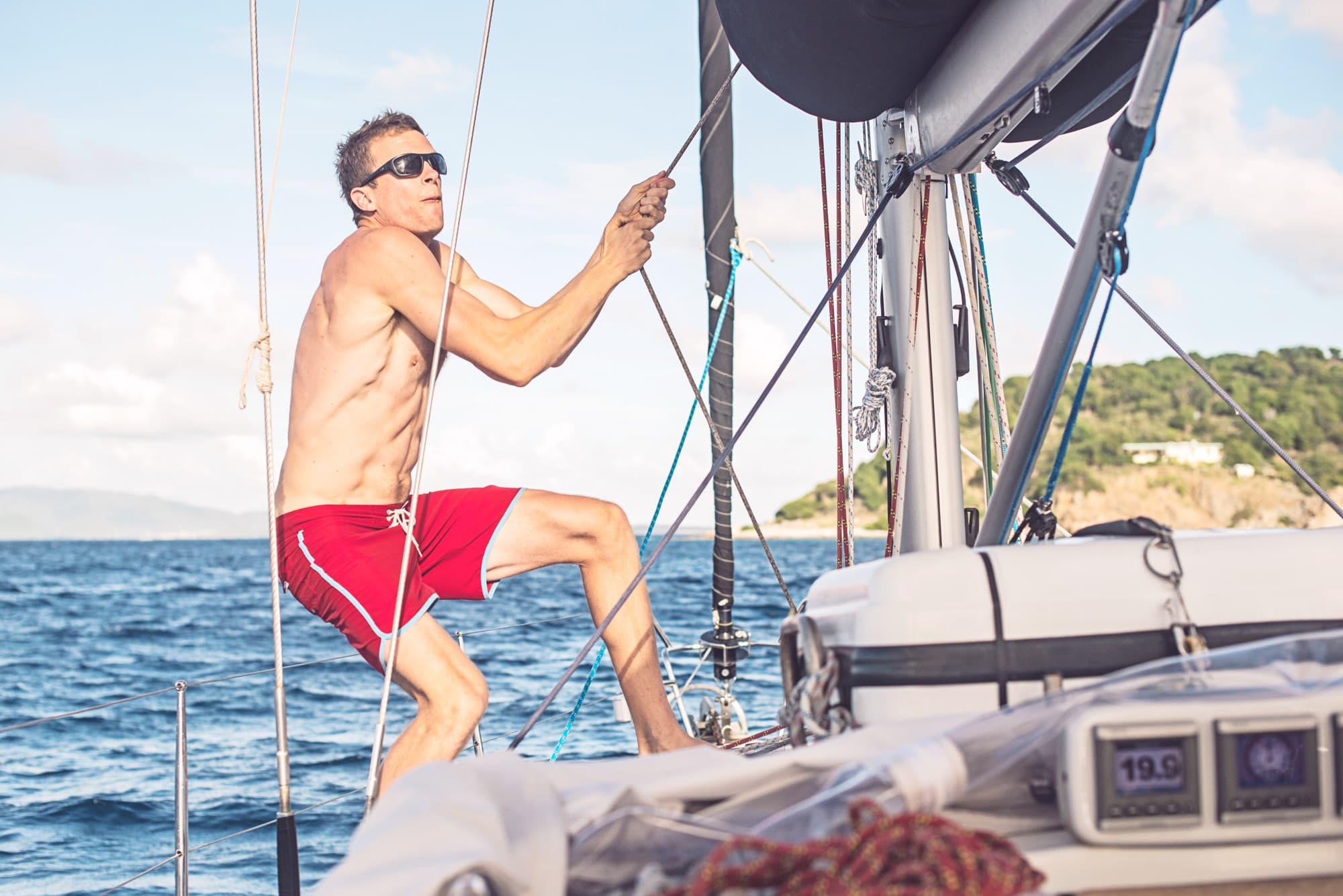 Mastering the Art of Delegation: Leadership Lessons from Navigating a Sailboat