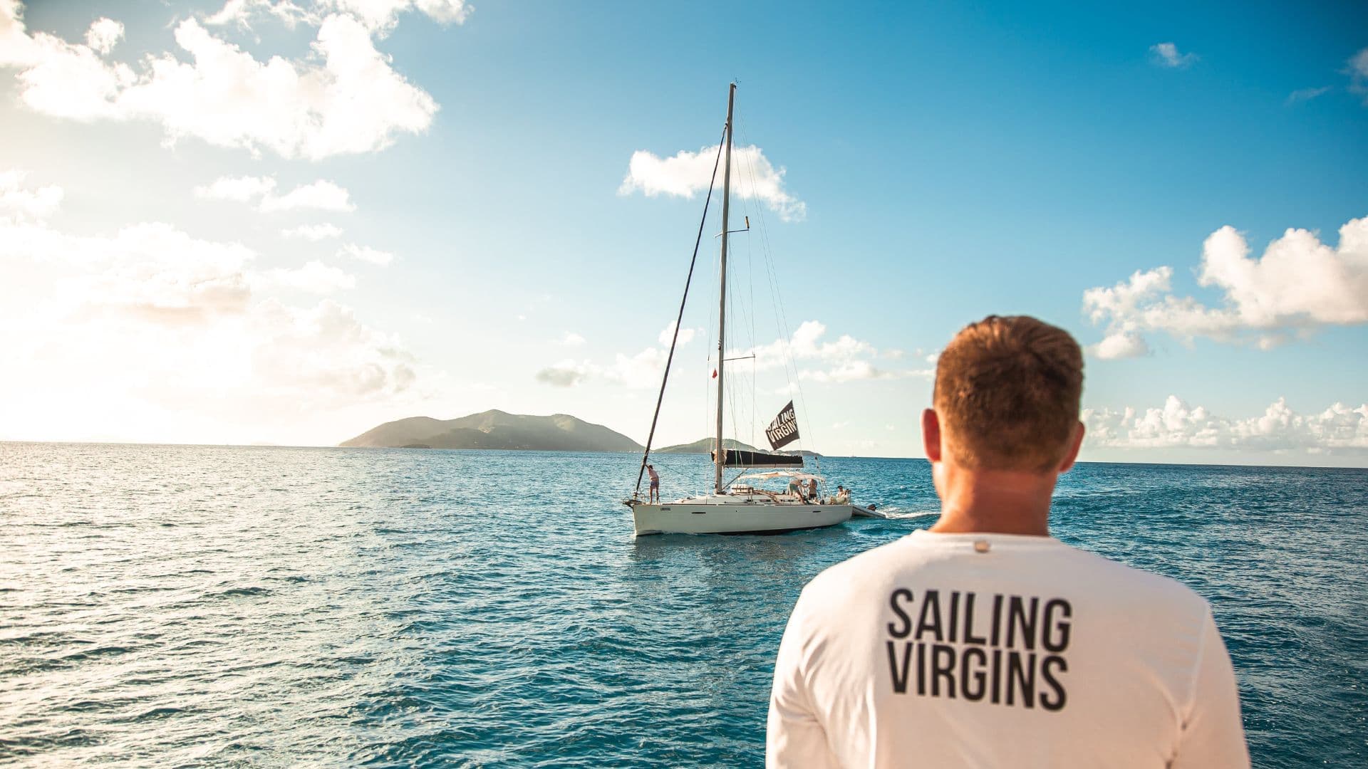 Monohull sailing course in action